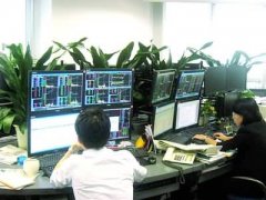 华如科技：拟向激励对象4人授予限制性股票105万